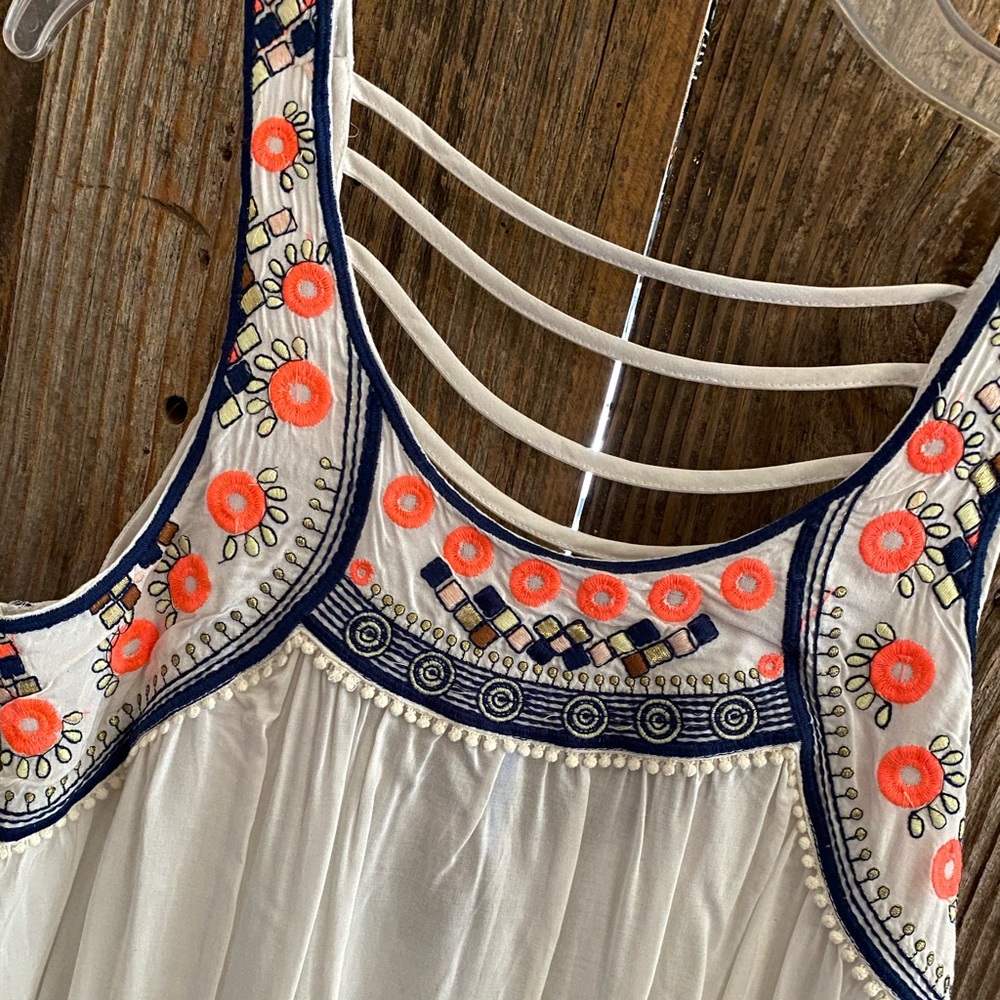 NWT white mini with colorful neckline